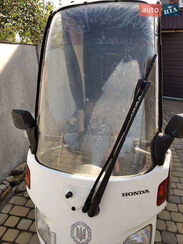 Скутеры с кабиной Honda Gyro Canopy 1987 в Шептицькому