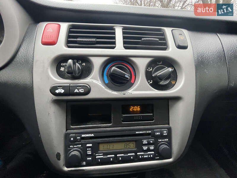 Позашляховик / Кросовер Honda HR-V 2004 в 