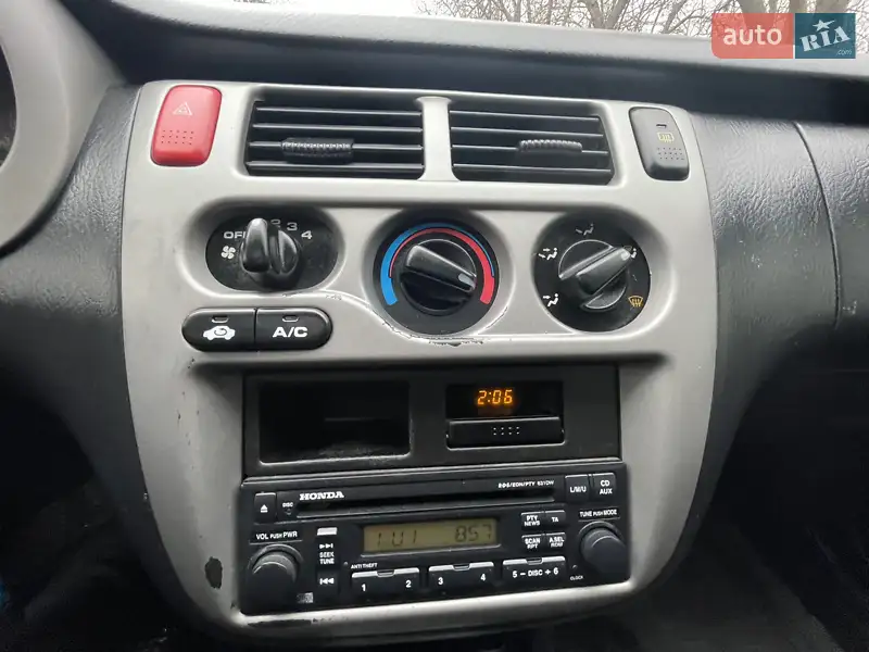 Позашляховик / Кросовер Honda HR-V 2004 в 