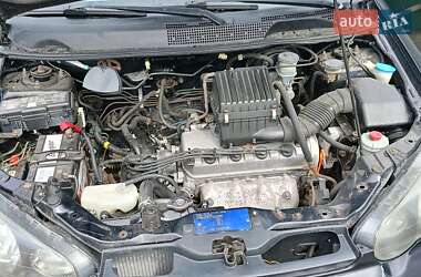 Позашляховик / Кросовер Honda HR-V 2001 в 