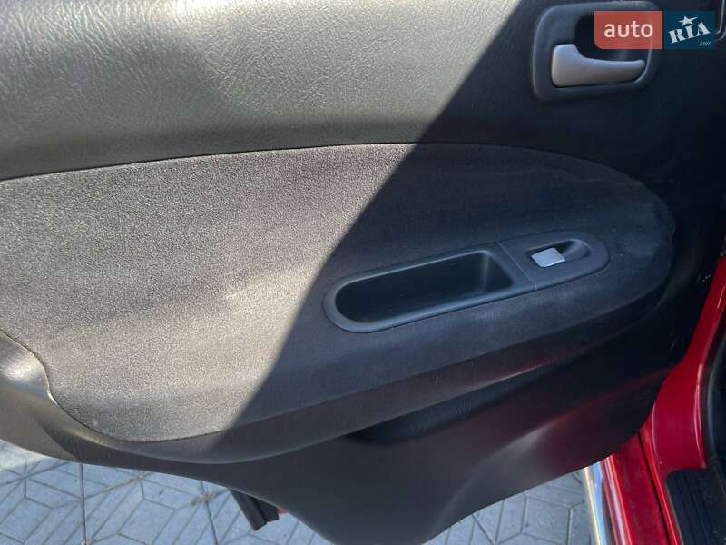 Внедорожник / Кроссовер Honda HR-V 2004 в Николаеве