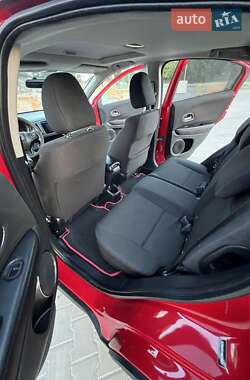 Позашляховик / Кросовер Honda HR-V 2017 в 