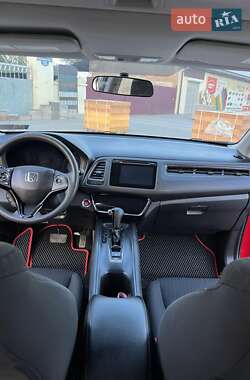 Позашляховик / Кросовер Honda HR-V 2017 в 