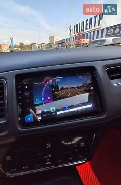 Внедорожник / Кроссовер Honda HR-V 2015 в 
