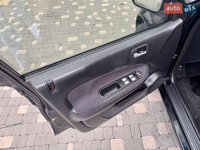 Позашляховик / Кросовер Honda HR-V 2005 в Одесі фото 28 Позашляховик / Кросовер Honda HR-V 2005 в Одесі