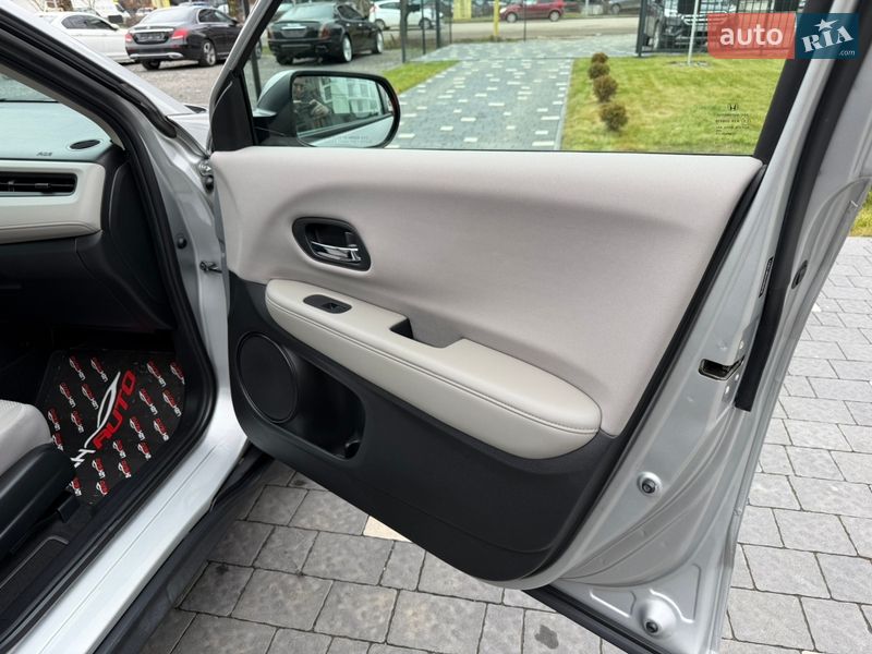 Внедорожник / Кроссовер Honda HR-V 2016 в Ужгороде фото 39 Внедорожник / Кроссовер Honda HR-V 2016 в Ужгороде