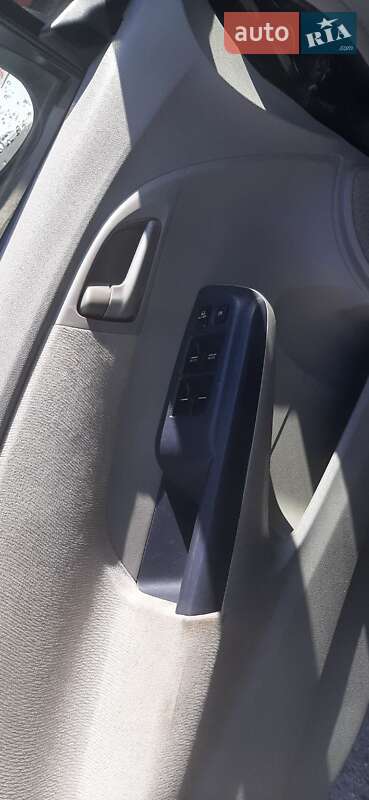 Хэтчбек Honda Insight 2010 в Луцке