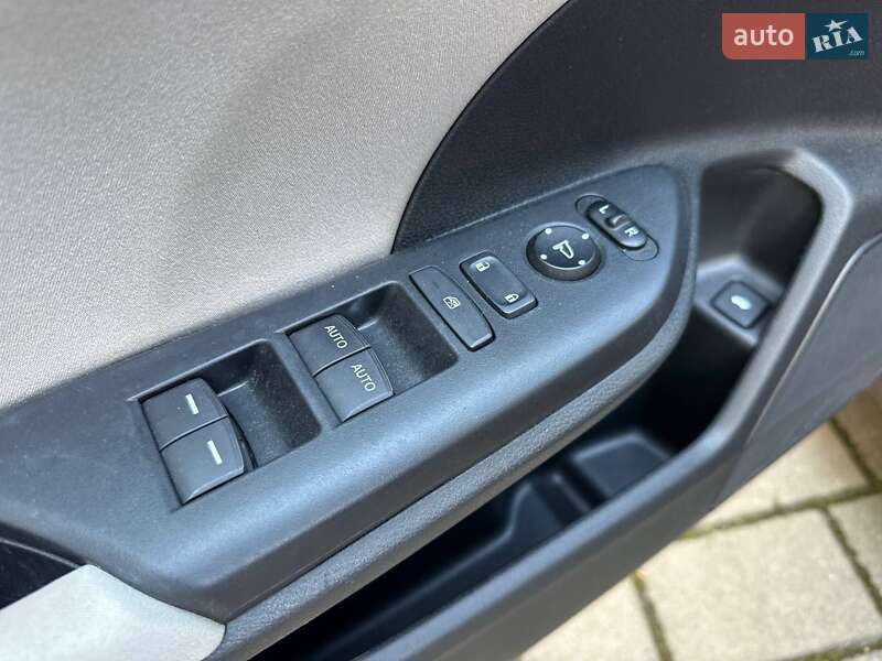 Седан Honda Insight 2018 в Луцке