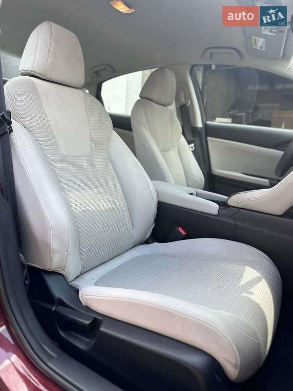 Седан Honda Insight 2018 в Луцке