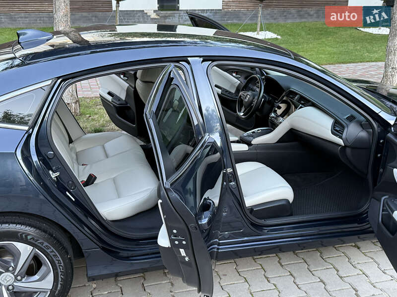 Седан Honda Insight 2018 в Одессе