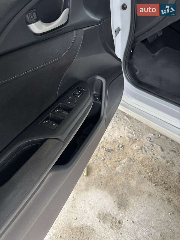 Седан Honda Insight 2020 в Чернівцях
