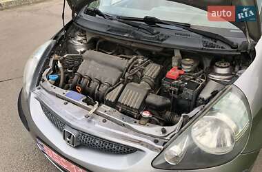 Хэтчбек Honda Jazz 2005 в 
