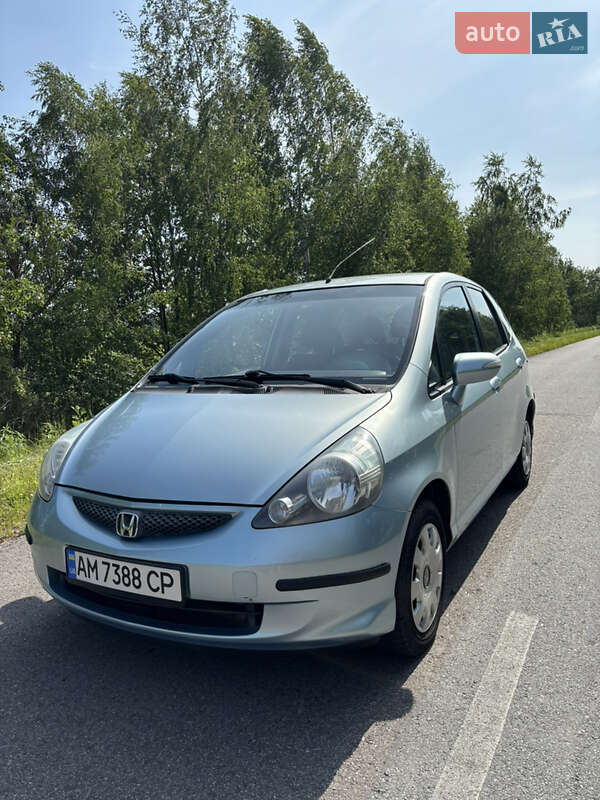 Хэтчбек Honda Jazz 2005 в Романове