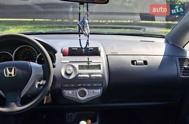 Хэтчбек Honda Jazz 2005 в 