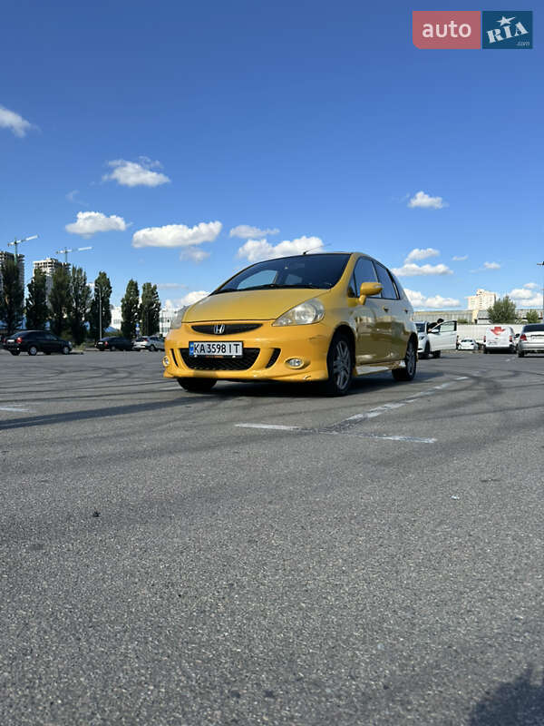 Хэтчбек Honda Jazz 2006 в 
