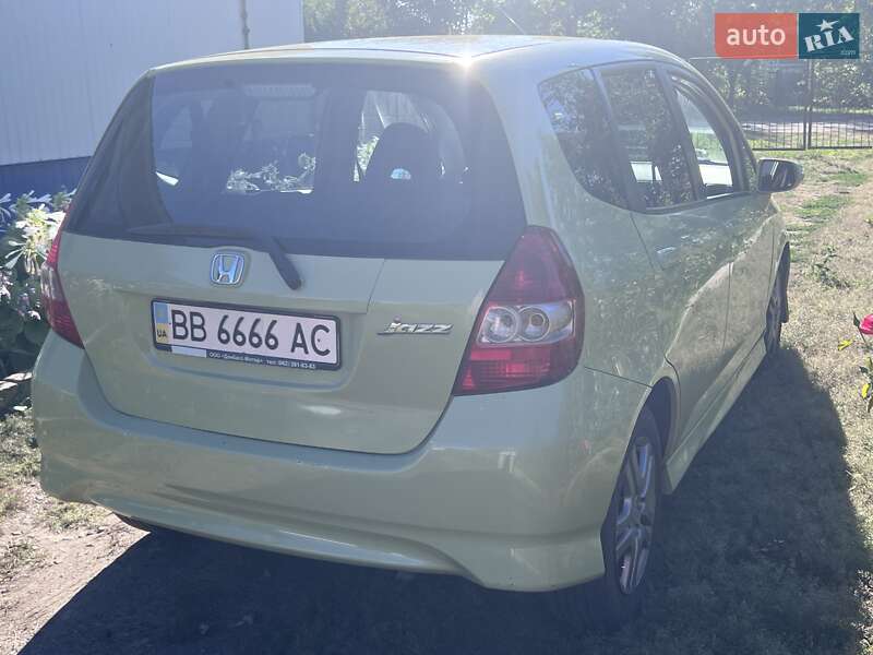Хэтчбек Honda Jazz 2006 в Пирятине