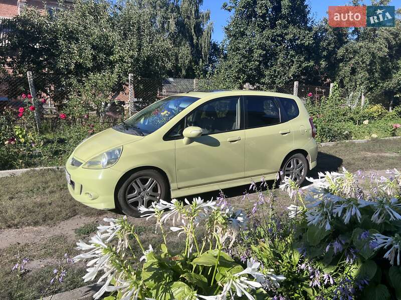 Хэтчбек Honda Jazz 2006 в  фото Хэтчбек Honda Jazz 2006 в