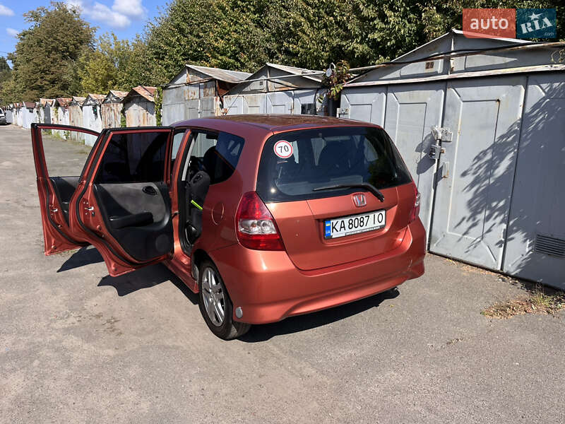 Хэтчбек Honda Jazz 2006 в Киеве