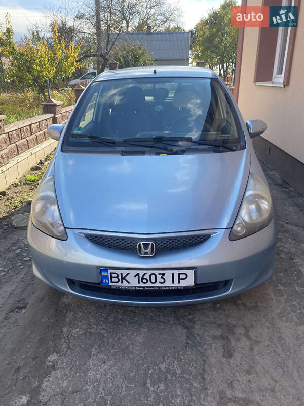 Хетчбек Honda Jazz 2006 в  фото Хетчбек Honda Jazz 2006 в
