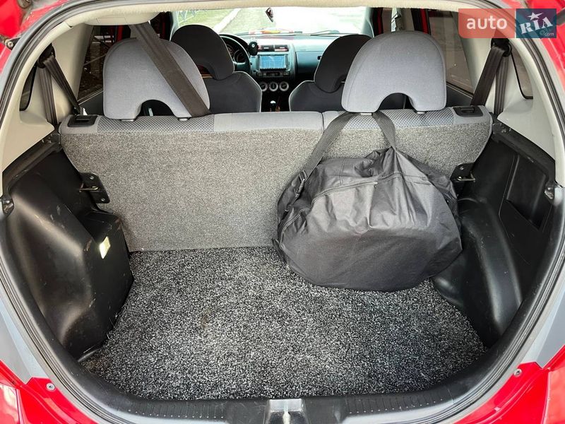 Хэтчбек Honda Jazz 2005 в Надворной