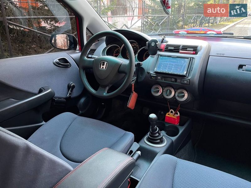 Хэтчбек Honda Jazz 2005 в Надворной