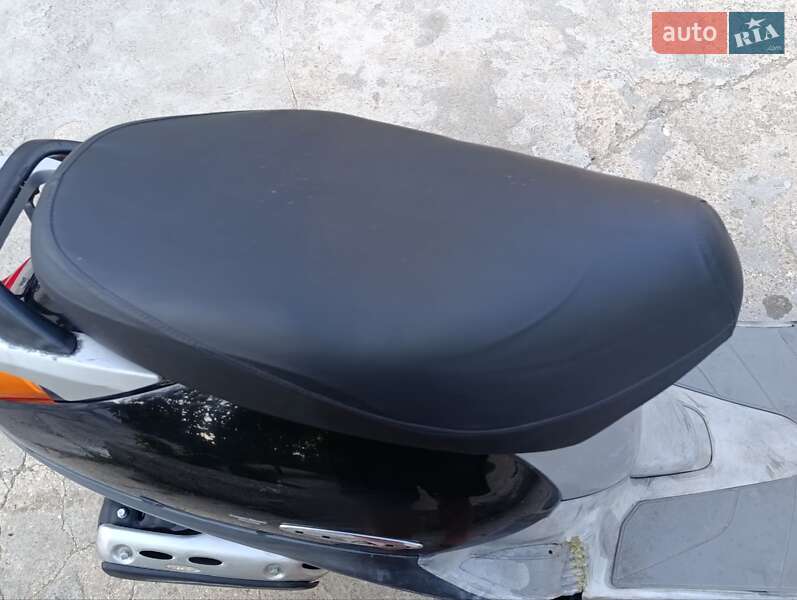 Мопеды Honda Lead 100 2003 в Белгороде-Днестровском