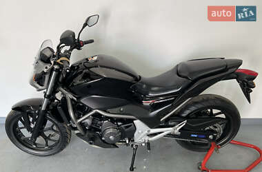 Мотоцикл Без обтекателей (Naked bike) Honda NC 700S 2014 в 