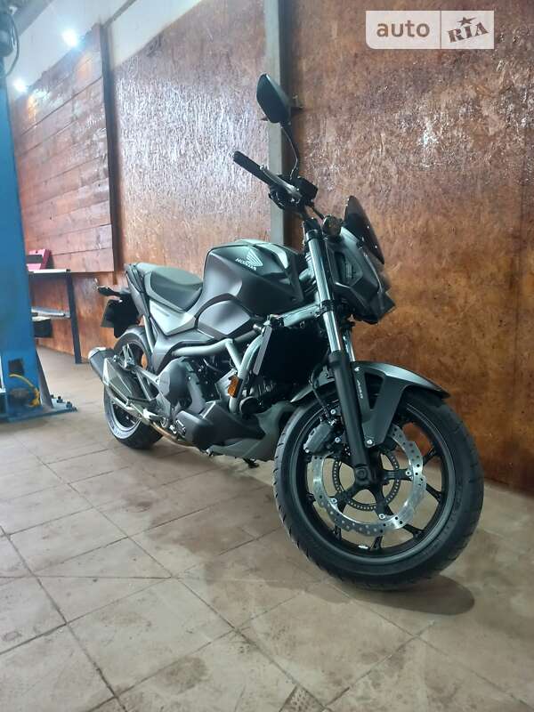 Мотоцикл Без обтекателей (Naked bike) Honda NC 750S 2017 в Кривом Роге фото 5 Мотоцикл Без обтекателей (Naked bike) Honda NC 750S 2017 в Кривом Роге