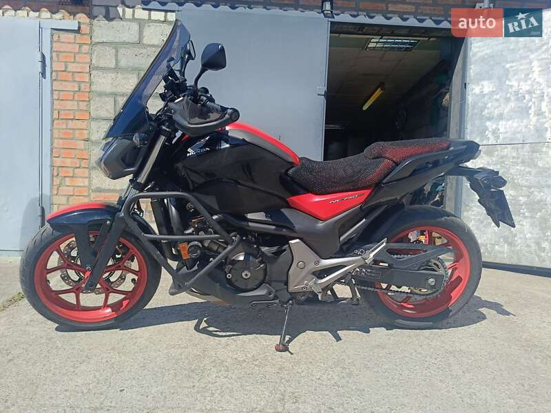 Мотоцикл Без обтекателей (Naked bike) Honda NC 750SD 2016 в 