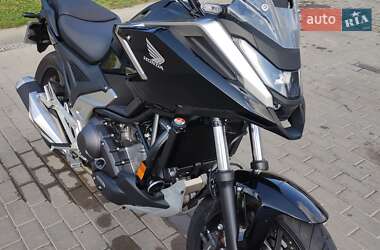 Мотоцикл Спорт-туризм Honda NC 750X 2025 в 