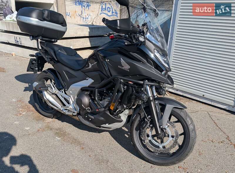 Honda NC 750X 2023