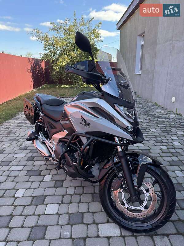 Honda NC 750X 2024