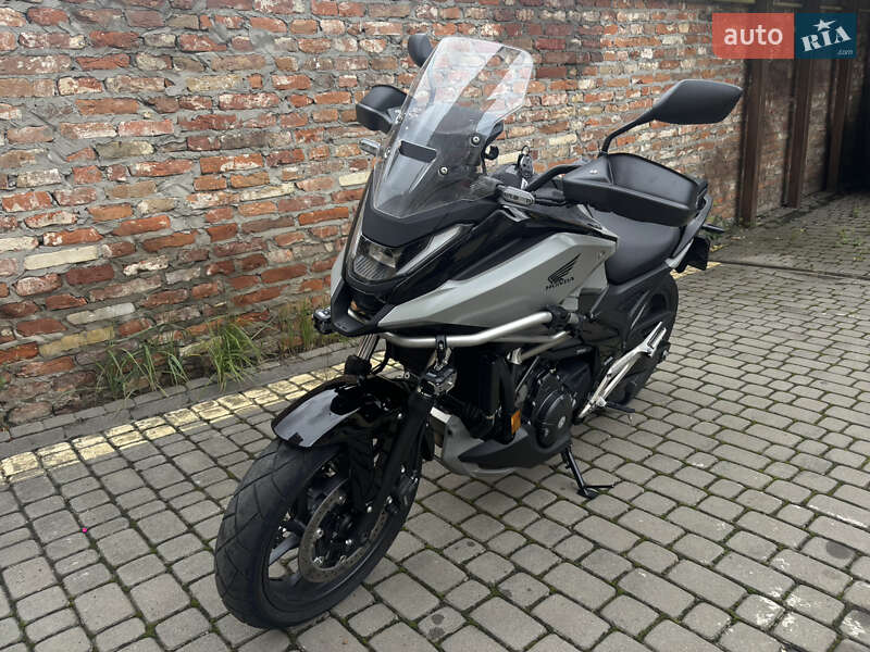 Honda NC 750X 2025