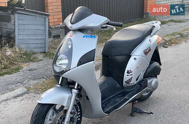 Скутер Honda NES 150 2002 в Коростишеві