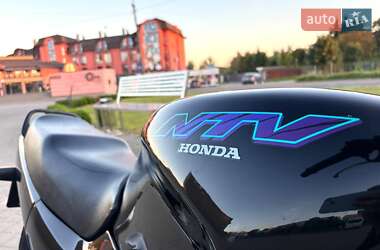 Мотоцикл Классік Honda NTV 650 (Revere) 1993 в 