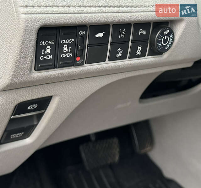 Мінівен Honda Odyssey 2017 в Рівному