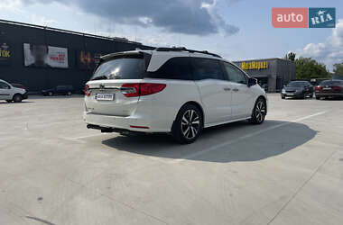 Минивэн Honda Odyssey 2017 в 