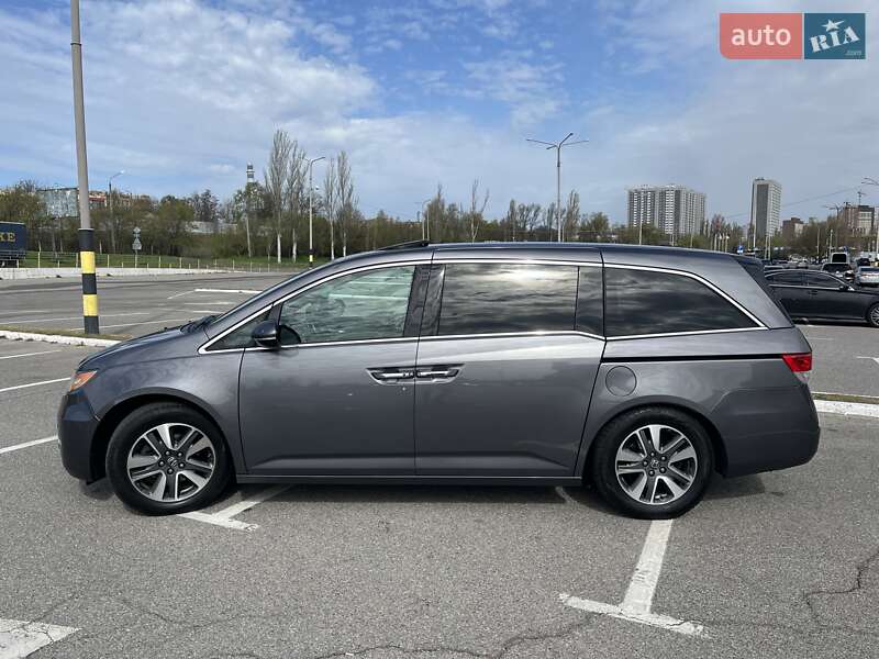 Минивэн Honda Odyssey 2013 в 