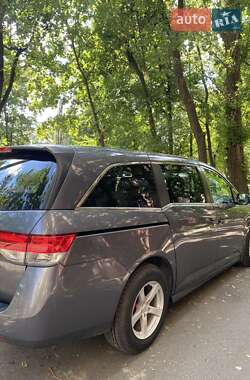 Минивэн Honda Odyssey 2016 в 