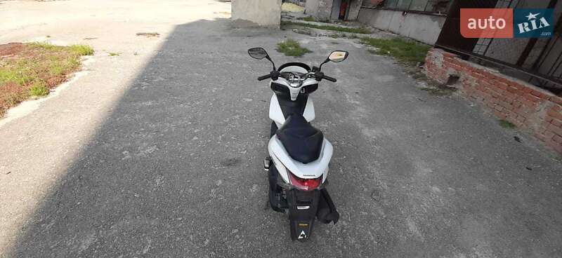 Макси-скутер Honda PCX 125 2010 в Каменец-Подольском