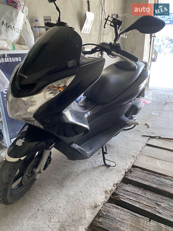 Макси-скутер Honda PCX 125 2013 в Одессе