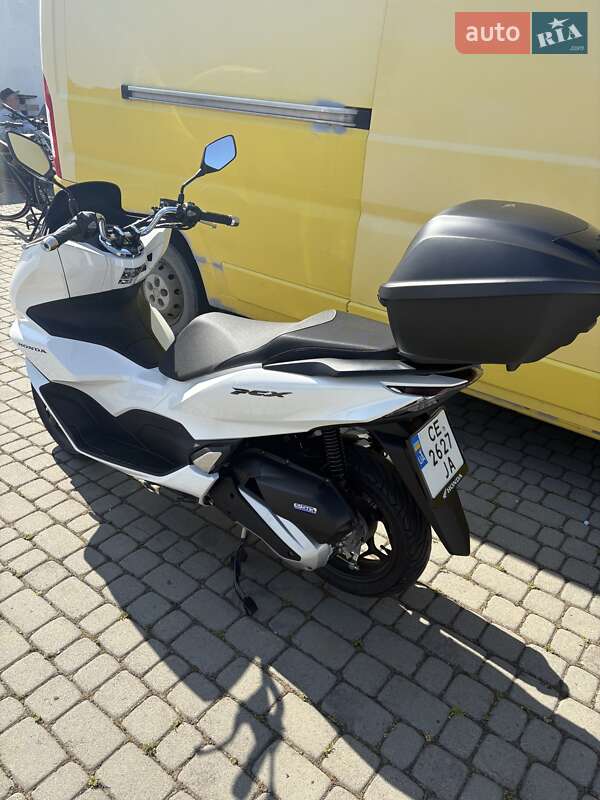 Грузовые мотороллеры, мотоциклы, скутеры, мопеды Honda PCX 125 2023 в Черновцах
