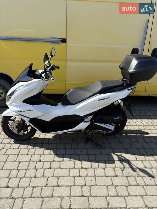 Грузовые мотороллеры, мотоциклы, скутеры, мопеды Honda PCX 125 2023 в Черновцах