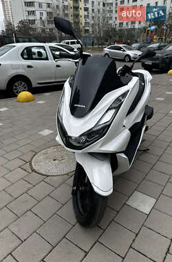 Макси-скутер Honda PCX 125 2021 в Киеве