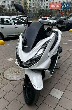 Макси-скутер Honda PCX 125 2021 в 