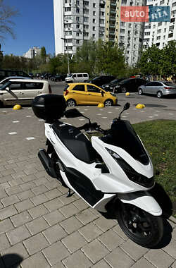 Макси-скутер Honda PCX 125 2021 в 