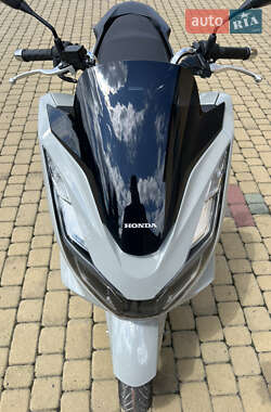 Макси-скутер Honda PCX 125 2024 в 