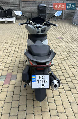 Макси-скутер Honda PCX 125 2024 в 