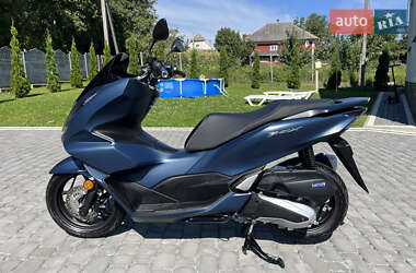 Макси-скутер Honda PCX 125 2024 в  фото 2 Макси-скутер Honda PCX 125 2024 в