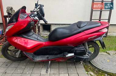 Макси-скутер Honda PCX 125 2010 в  фото 3 Макси-скутер Honda PCX 125 2010 в